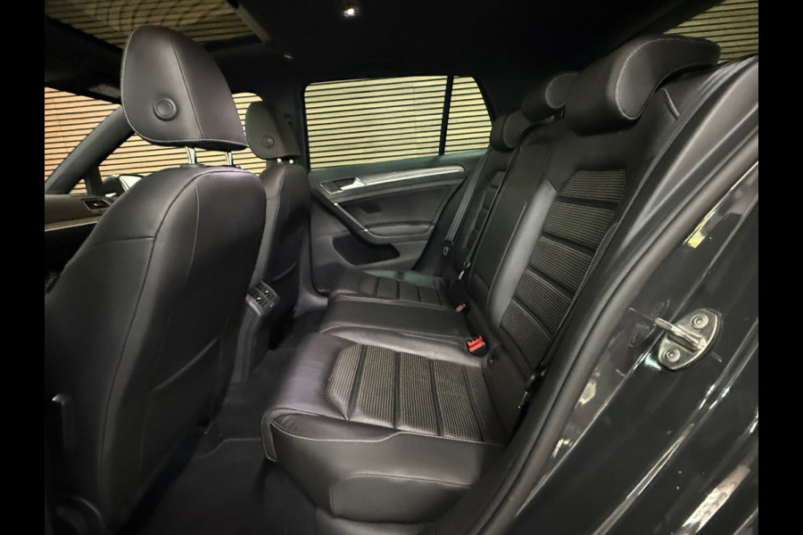 Volkswagen Golf 1.5 TSI Highline Business R LEDER / PANO / LED / CAMERA/ NAVI/ 18INCH / CLIMATE / STOELVERWARMING / BOMVOLLE GOLF!
