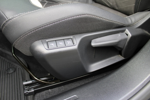 Opel Mokka 1.2 Turbo Ultimate | Led | Camera | BLIS | Adaptieve Cruise | Keyless | Winterpack