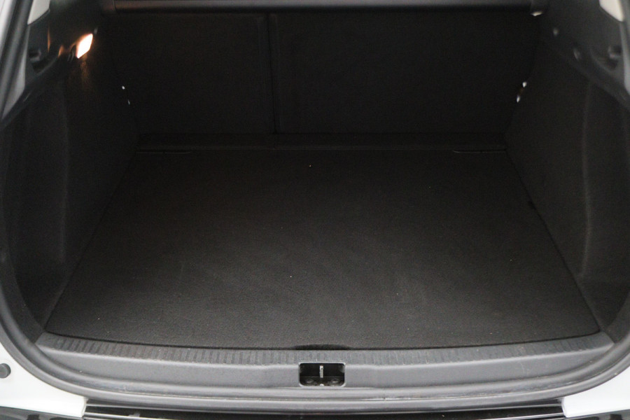 Renault Clio Estate 0.9 TCe Limited Airco, Cruise, Apple Carply, Bluetooth, Navigatie, DAB, KeyLess, PDC, 16''
