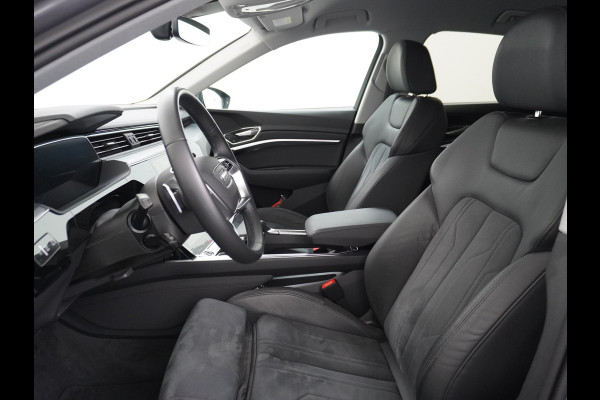 Audi e-tron Sportback 55 Quattro 408pk 95kWh Luchtvering Adaptive-Cruise Apple Carplay Android Trekhaak Elektr.Sport-Stoel+Leder/Alcantara+Verwarmd+Ge Keyless Audi sound system Lane-Assist Audi-smartphone-interface Rijstrooksensor Wifi Fase 3 Laden