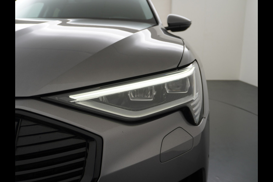 Audi e-tron Sportback 55 Quattro 408pk 95kWh Luchtvering Adaptive-Cruise Apple Carplay Android Trekhaak Elektr.Sport-Stoel+Leder/Alcantara+Verwarmd+Ge Keyless Audi sound system Lane-Assist Audi-smartphone-interface Rijstrooksensor Wifi Fase 3 Laden