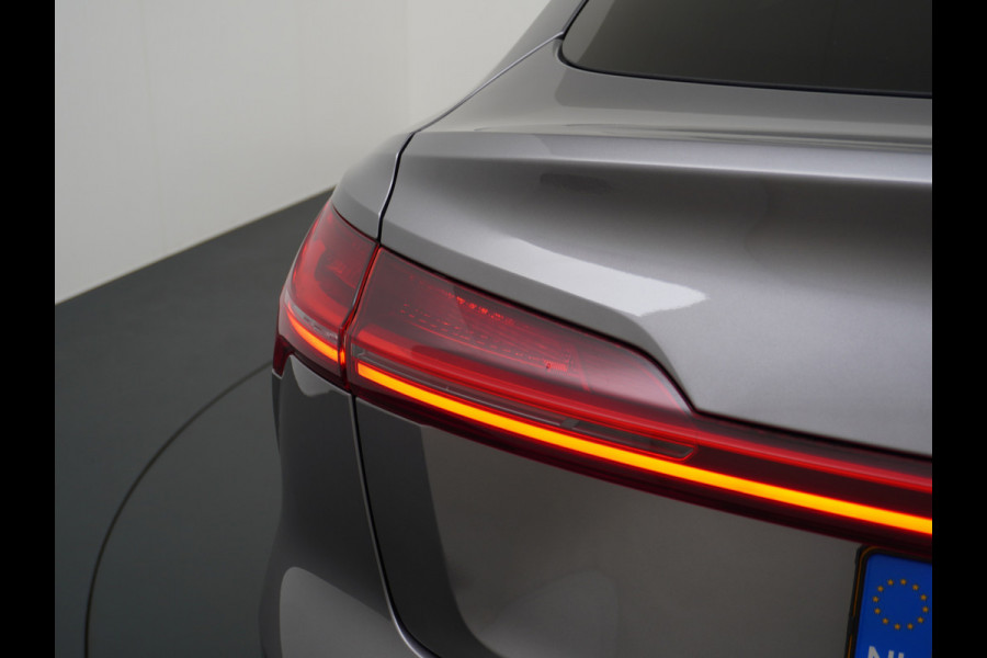 Audi e-tron Sportback 55 Quattro 408pk 95kWh Luchtvering Adaptive-Cruise Apple Carplay Android Trekhaak Elektr.Sport-Stoel+Leder/Alcantara+Verwarmd+Ge Keyless Audi sound system Lane-Assist Audi-smartphone-interface Rijstrooksensor Wifi Fase 3 Laden