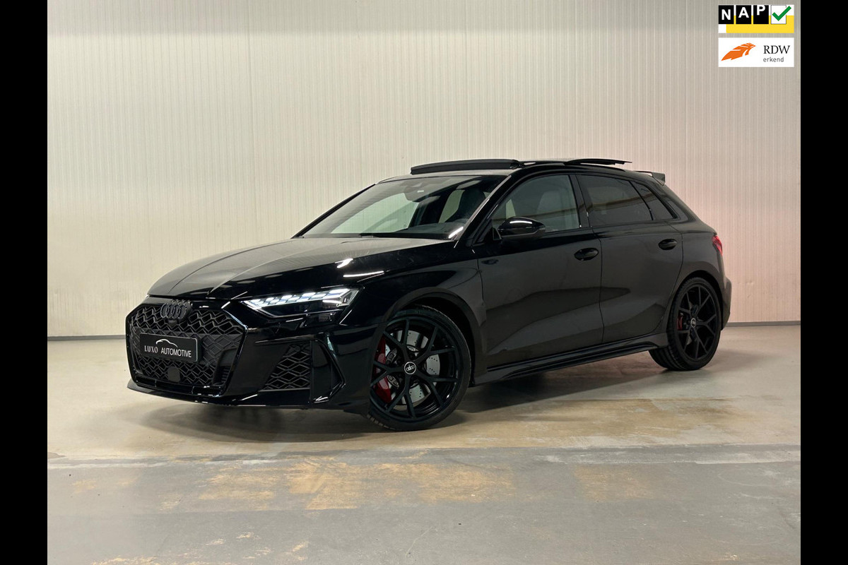 Audi RS3 Sportback 2.5 TFSI RS 3 quattro | HUD | SONOS | CARBON | PANO Audi RS3 Sportback 2.5 TFSI RS 3 quattro | HUD | SONOS | CARBON | PANO