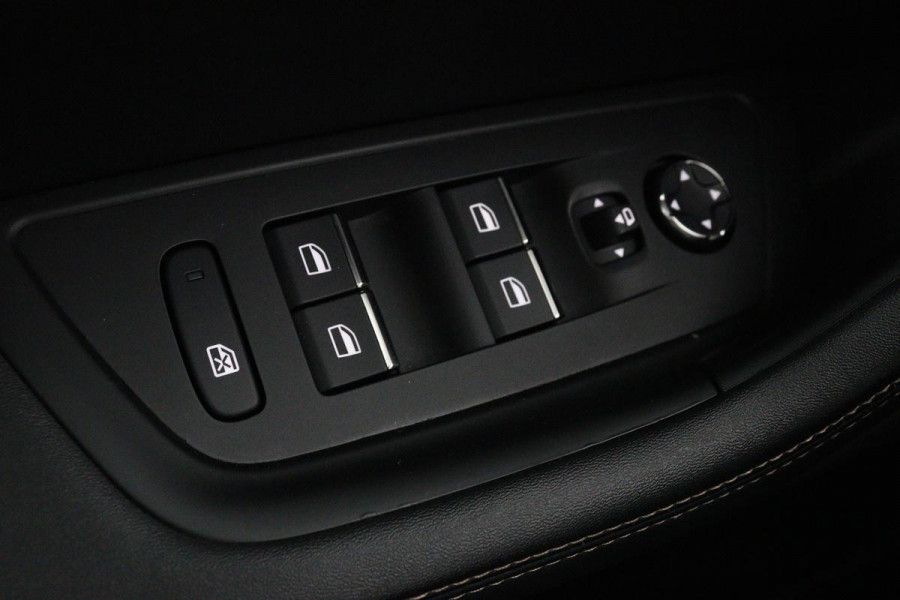 Peugeot 508 1.6 HYbrid GT | Panoramadak | Stoelverwarming | Adaptive cruise | Carplay | Camera | Half leder | Keyless | Navigatie | PHEV