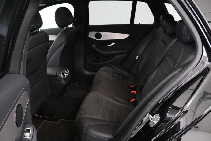 Mercedes-Benz C-Klasse 300e AMG Limited | Panoramadak | Stoelverwarming | 360 camera | Matrix LED | Carplay | Trekhaak | Leder/Alcantara | Climate control