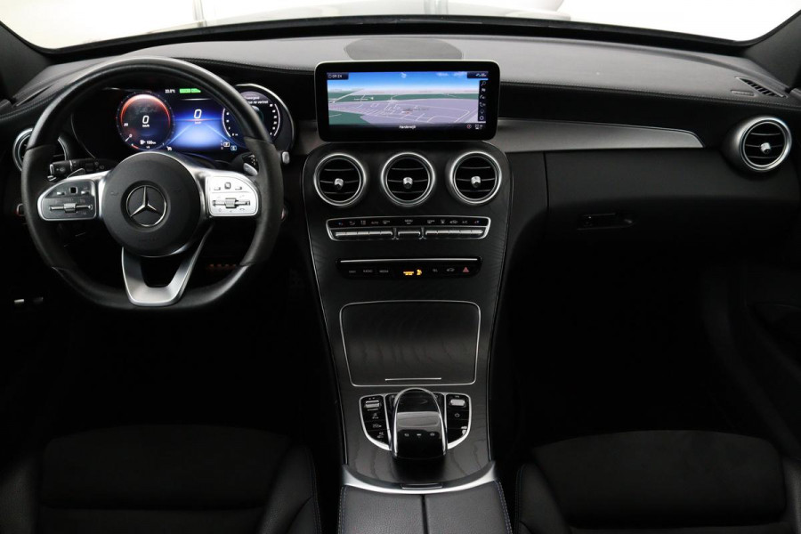 Mercedes-Benz C-Klasse 300e AMG Limited | Panoramadak | Stoelverwarming | 360 camera | Matrix LED | Carplay | Trekhaak | Leder/Alcantara | Climate control