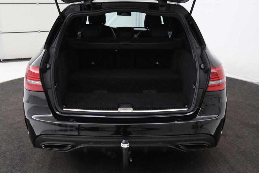 Mercedes-Benz C-Klasse 300e AMG Limited | Panoramadak | Stoelverwarming | 360 camera | Matrix LED | Carplay | Trekhaak | Leder/Alcantara | Climate control