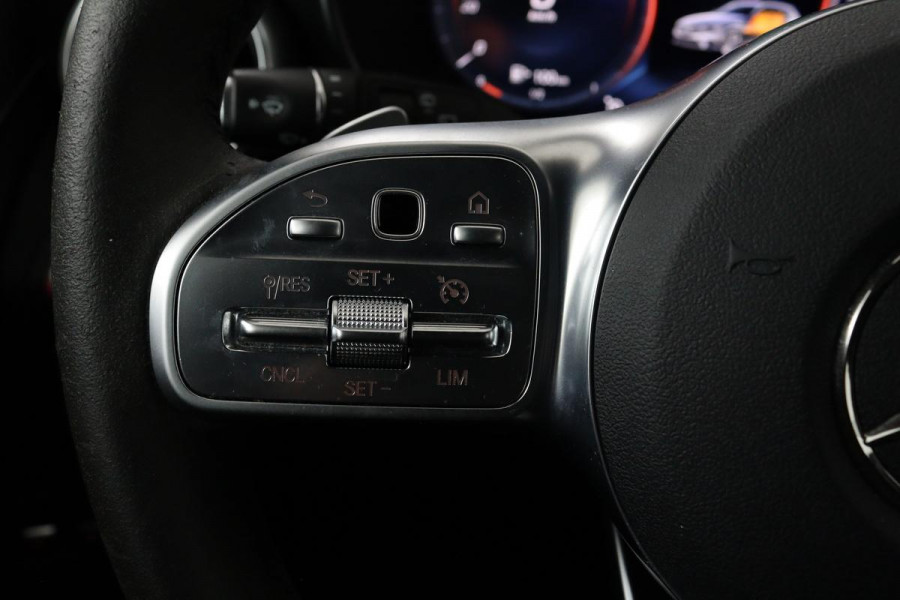Mercedes-Benz C-Klasse 300e AMG Limited | Panoramadak | Stoelverwarming | 360 camera | Matrix LED | Carplay | Trekhaak | Leder/Alcantara | Climate control
