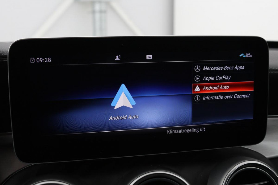 Mercedes-Benz C-Klasse 300e AMG Limited | Panoramadak | Stoelverwarming | 360 camera | Matrix LED | Carplay | Trekhaak | Leder/Alcantara | Climate control