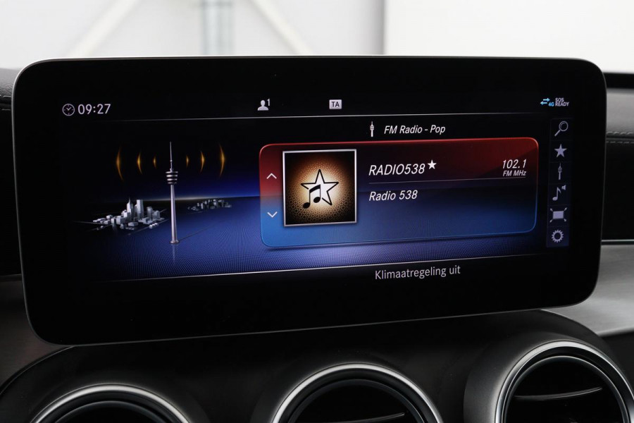 Mercedes-Benz C-Klasse 300e AMG Limited | Panoramadak | Stoelverwarming | 360 camera | Matrix LED | Carplay | Trekhaak | Leder/Alcantara | Climate control