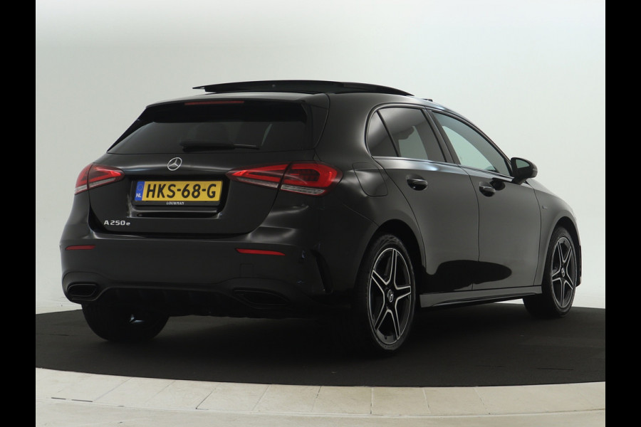 Mercedes-Benz A-Klasse 250 e AMG Plug-In Hybride | AMG Line | Night Pakket | Panorama Schuif-Kanteldak | Sfeerverlichting | Inclusief 24 maanden MB Certified garantie voor Europa.