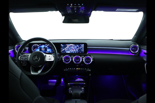 Mercedes-Benz A-Klasse 250 e AMG Plug-In Hybride | AMG Line | Night Pakket | Panorama Schuif-Kanteldak | Sfeerverlichting | Inclusief 24 maanden MB Certified garantie voor Europa.