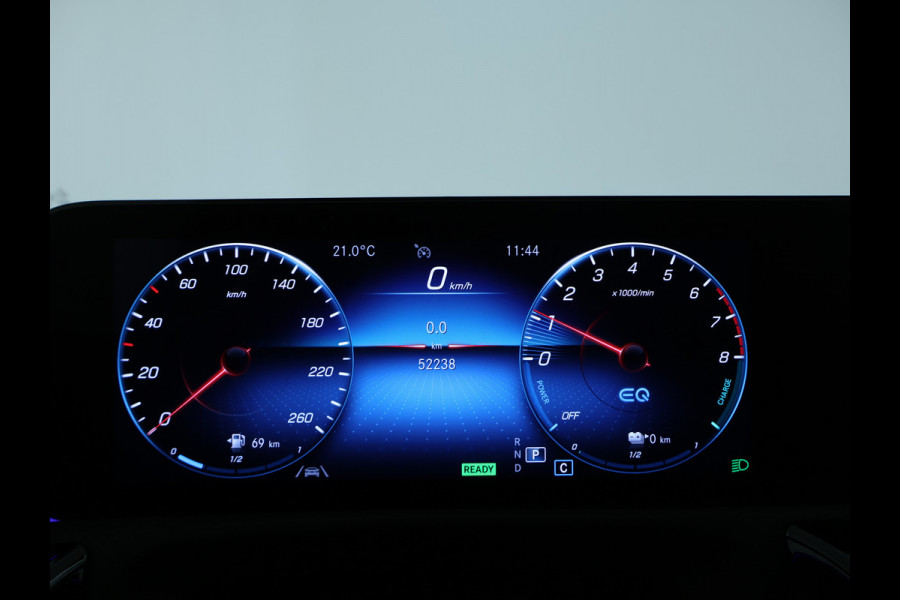 Mercedes-Benz A-Klasse 250 e AMG Plug-In Hybride | AMG Line | Night Pakket | Panorama Schuif-Kanteldak | Sfeerverlichting | Inclusief 24 maanden MB Certified garantie voor Europa.
