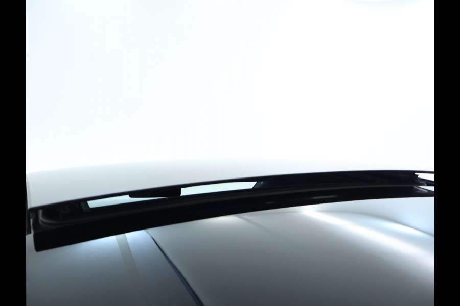 Mercedes-Benz A-Klasse 250 e AMG Plug-In Hybride | AMG Line | Night Pakket | Panorama Schuif-Kanteldak | Sfeerverlichting | Inclusief 24 maanden MB Certified garantie voor Europa.