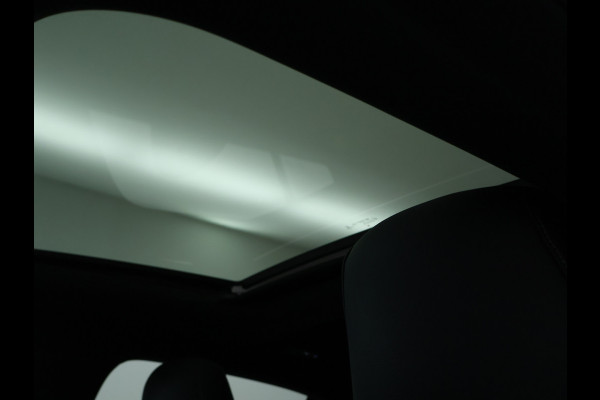 Mercedes-Benz A-Klasse 250 e AMG Plug-In Hybride | AMG Line | Night Pakket | Panorama Schuif-Kanteldak | Sfeerverlichting | Inclusief 24 maanden MB Certified garantie voor Europa.