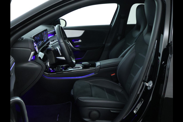 Mercedes-Benz A-Klasse 250 e AMG Plug-In Hybride | AMG Line | Night Pakket | Panorama Schuif-Kanteldak | Sfeerverlichting | Inclusief 24 maanden MB Certified garantie voor Europa.