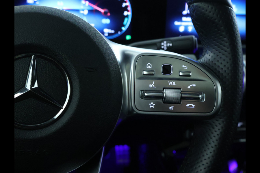 Mercedes-Benz A-Klasse 250 e AMG Plug-In Hybride | AMG Line | Night Pakket | Panorama Schuif-Kanteldak | Sfeerverlichting | Inclusief 24 maanden MB Certified garantie voor Europa.