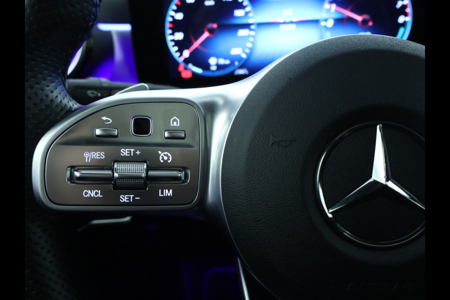 Mercedes-Benz A-Klasse 250 e AMG Plug-In Hybride | AMG Line | Night Pakket | Panorama Schuif-Kanteldak | Sfeerverlichting | Inclusief 24 maanden MB Certified garantie voor Europa.