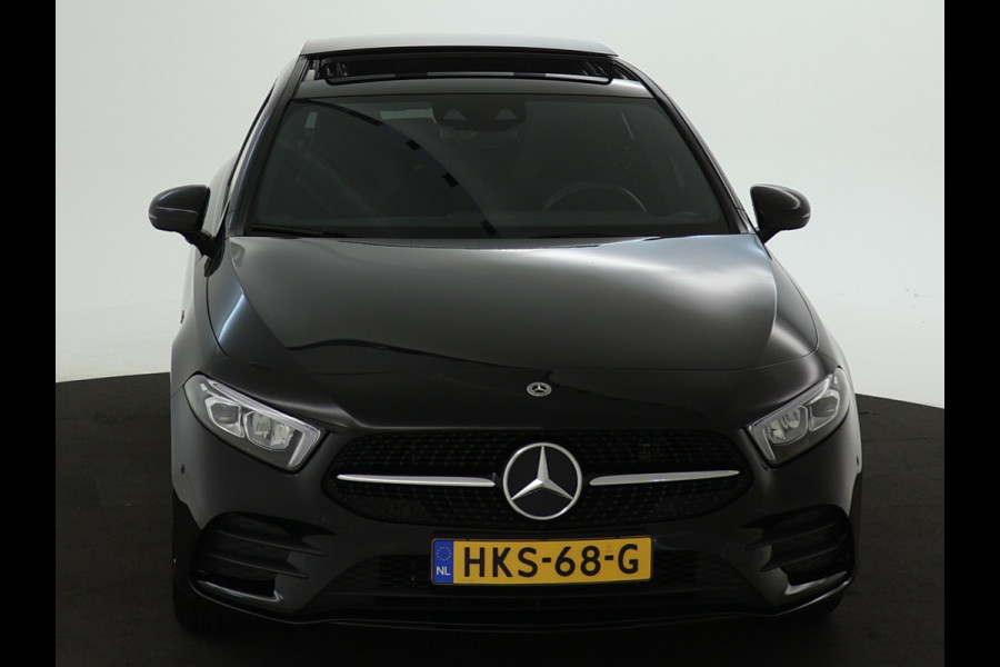 Mercedes-Benz A-Klasse 250 e AMG Plug-In Hybride | AMG Line | Night Pakket | Panorama Schuif-Kanteldak | Sfeerverlichting | Inclusief 24 maanden MB Certified garantie voor Europa.