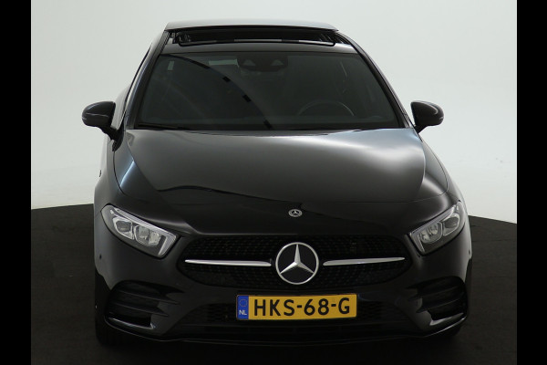 Mercedes-Benz A-Klasse 250 e AMG Plug-In Hybride | AMG Line | Night Pakket | Panorama Schuif-Kanteldak | Sfeerverlichting | Inclusief 24 maanden MB Certified garantie voor Europa.