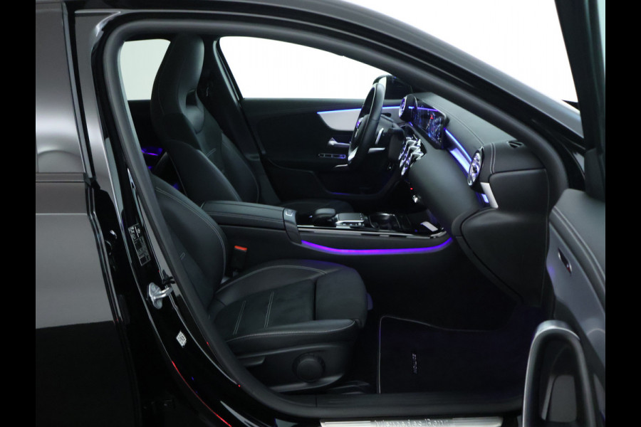Mercedes-Benz A-Klasse 250 e AMG Plug-In Hybride | AMG Line | Night Pakket | Panorama Schuif-Kanteldak | Sfeerverlichting | Inclusief 24 maanden MB Certified garantie voor Europa.