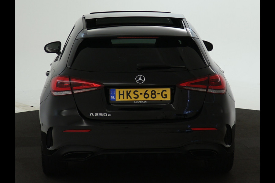 Mercedes-Benz A-Klasse 250 e AMG Plug-In Hybride | AMG Line | Night Pakket | Panorama Schuif-Kanteldak | Sfeerverlichting | Inclusief 24 maanden MB Certified garantie voor Europa.
