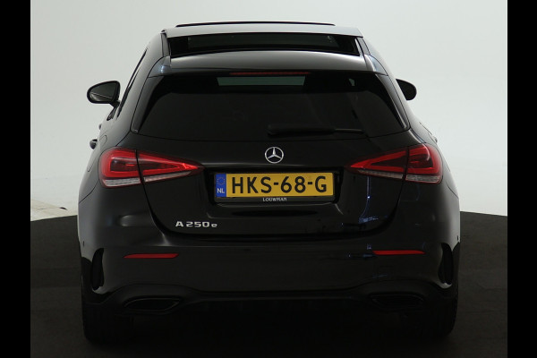 Mercedes-Benz A-Klasse 250 e AMG Plug-In Hybride | AMG Line | Night Pakket | Panorama Schuif-Kanteldak | Sfeerverlichting | Inclusief 24 maanden MB Certified garantie voor Europa.
