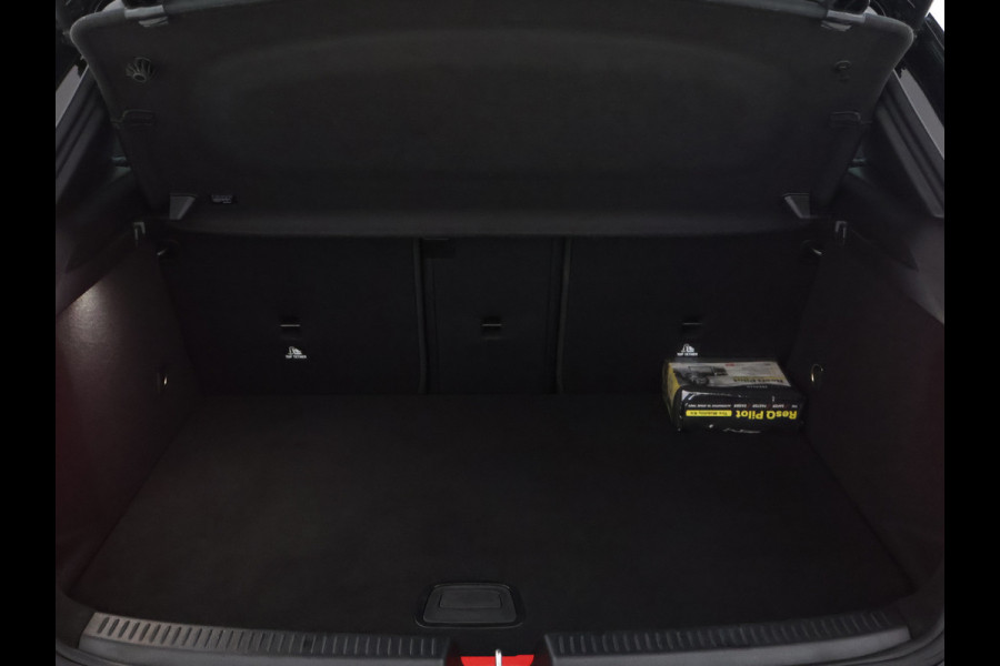 Mercedes-Benz A-Klasse 250 e AMG Plug-In Hybride | AMG Line | Night Pakket | Panorama Schuif-Kanteldak | Sfeerverlichting | Inclusief 24 maanden MB Certified garantie voor Europa.