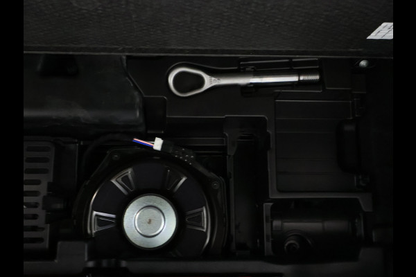 Mercedes-Benz A-Klasse 250 e AMG Plug-In Hybride | AMG Line | Night Pakket | Panorama Schuif-Kanteldak | Sfeerverlichting | Inclusief 24 maanden MB Certified garantie voor Europa.