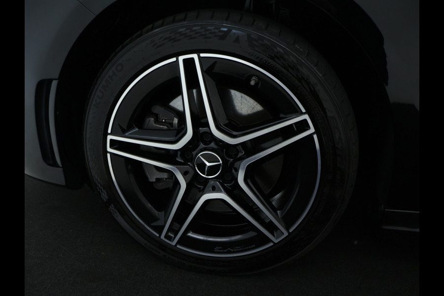 Mercedes-Benz A-Klasse 250 e AMG Plug-In Hybride | AMG Line | Night Pakket | Panorama Schuif-Kanteldak | Sfeerverlichting | Inclusief 24 maanden MB Certified garantie voor Europa.