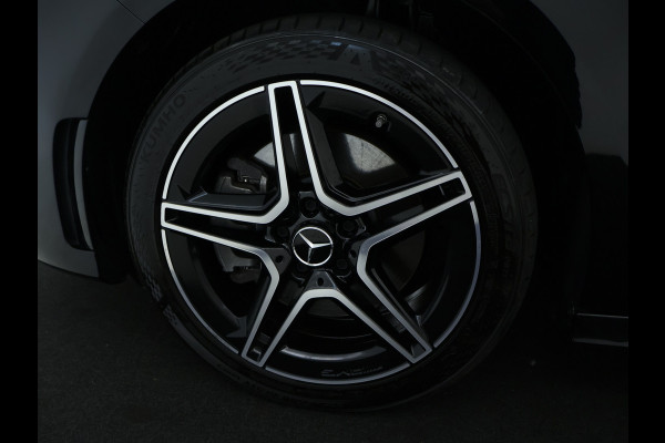 Mercedes-Benz A-Klasse 250 e AMG Plug-In Hybride | AMG Line | Night Pakket | Panorama Schuif-Kanteldak | Sfeerverlichting | Inclusief 24 maanden MB Certified garantie voor Europa.