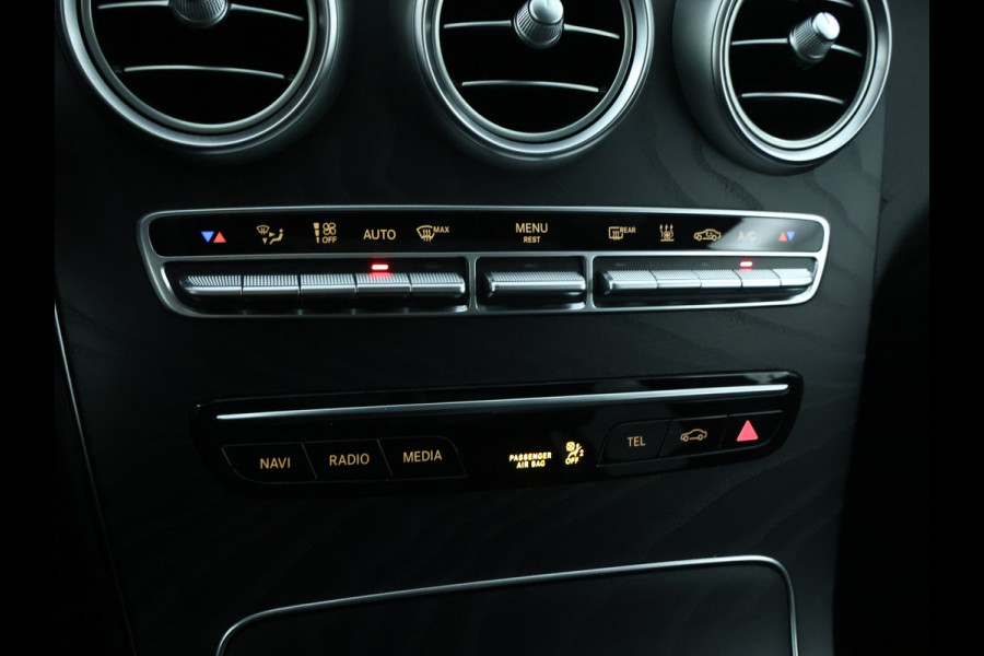 Mercedes-Benz C-Klasse Estate 300 e Business Solution AMG Panoramadak | Multispaaks lichtmetalen velgen | Navigatie | Parking support | | Inclusief 24 maanden MB Certified garantie voor Europa.