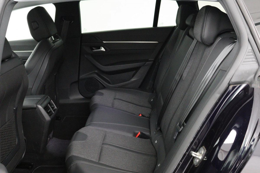 Peugeot 508 1.6 HYbrid Allure | Stoelverwarming | Carplay | Camera | Trekhaak | Navigatie | Climate control | Half leder | Cruise control | PHEV