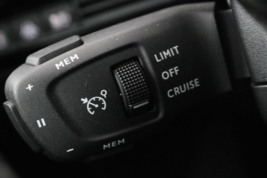 Peugeot 508 1.6 HYbrid Allure | Stoelverwarming | Carplay | Camera | Trekhaak | Navigatie | Climate control | Half leder | Cruise control | PHEV