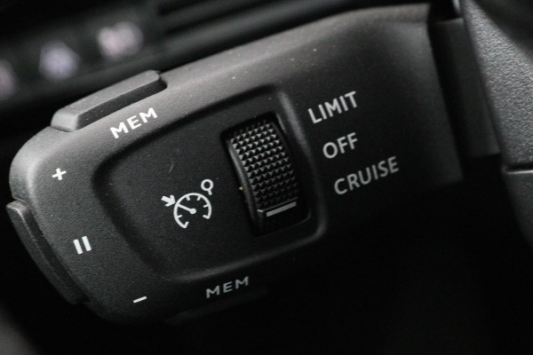 Peugeot 508 1.6 HYbrid Allure | Stoelverwarming | Carplay | Camera | Trekhaak | Navigatie | Climate control | Half leder | Cruise control | PHEV