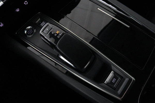 Peugeot 508 1.6 HYbrid Allure | Stoelverwarming | Carplay | Camera | Trekhaak | Navigatie | Climate control | Half leder | Cruise control | PHEV