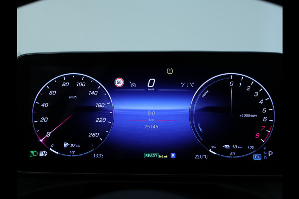Mercedes-Benz C-Klasse 300 e AMG Plug-In Hybride | Panoramadak | Lichtmetalen velgen | Parking support met camera achter | Navigatie | Inclusief 24 maanden MB Certified garantie voor Europa.