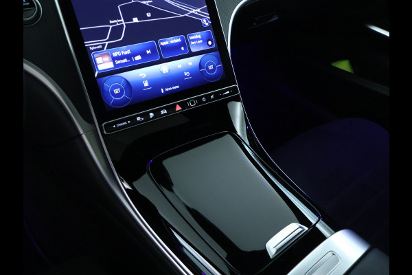 Mercedes-Benz C-Klasse 300 e AMG Plug-In Hybride | Panoramadak | Lichtmetalen velgen | Parking support met camera achter | Navigatie | Inclusief 24 maanden MB Certified garantie voor Europa.