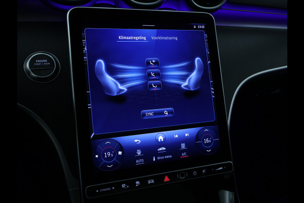 Mercedes-Benz C-Klasse 300 e AMG Plug-In Hybride | Panoramadak | Lichtmetalen velgen | Parking support met camera achter | Navigatie | Inclusief 24 maanden MB Certified garantie voor Europa.