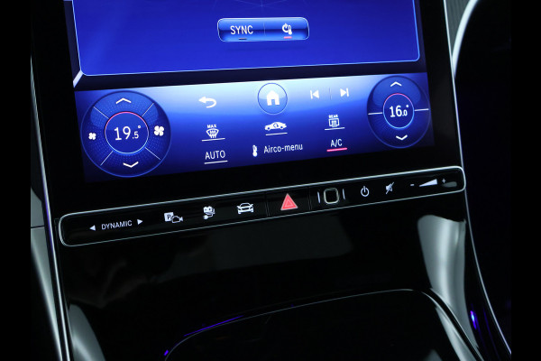 Mercedes-Benz C-Klasse 300 e AMG Plug-In Hybride | Panoramadak | Lichtmetalen velgen | Parking support met camera achter | Navigatie | Inclusief 24 maanden MB Certified garantie voor Europa.