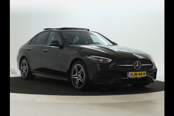 Mercedes-Benz C-Klasse 300 e AMG Plug-In Hybride | Panoramadak | Lichtmetalen velgen | Parking support met camera achter | Navigatie | Inclusief 24 maanden MB Certified garantie voor Europa.