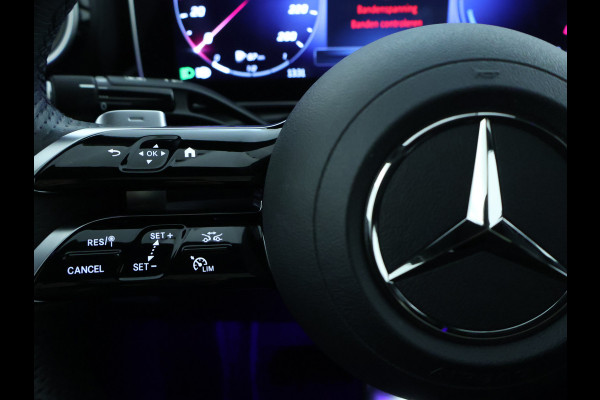 Mercedes-Benz C-Klasse 300 e AMG Plug-In Hybride | Panoramadak | Lichtmetalen velgen | Parking support met camera achter | Navigatie | Inclusief 24 maanden MB Certified garantie voor Europa.