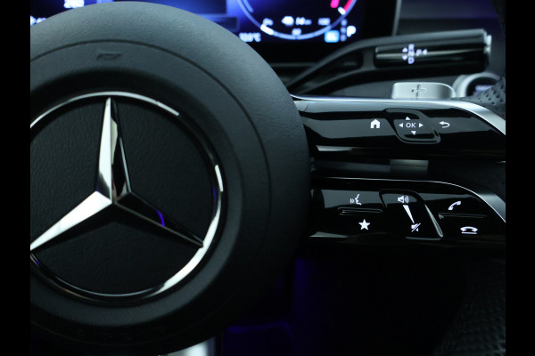 Mercedes-Benz C-Klasse 300 e AMG Plug-In Hybride | Panoramadak | Lichtmetalen velgen | Parking support met camera achter | Navigatie | Inclusief 24 maanden MB Certified garantie voor Europa.
