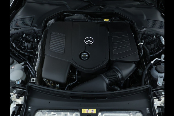 Mercedes-Benz C-Klasse 300 e AMG Plug-In Hybride | Panoramadak | Lichtmetalen velgen | Parking support met camera achter | Navigatie | Inclusief 24 maanden MB Certified garantie voor Europa.