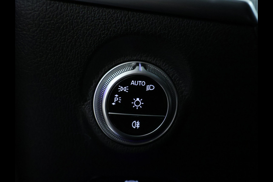 Mercedes-Benz C-Klasse 300 e AMG Plug-In Hybride | Panoramadak | Lichtmetalen velgen | Parking support met camera achter | Navigatie | Inclusief 24 maanden MB Certified garantie voor Europa.