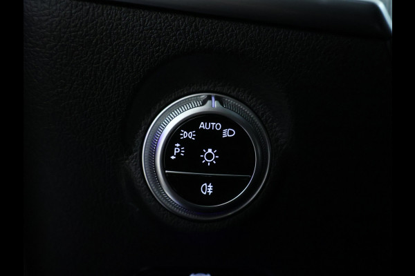 Mercedes-Benz C-Klasse 300 e AMG Plug-In Hybride | Panoramadak | Lichtmetalen velgen | Parking support met camera achter | Navigatie | Inclusief 24 maanden MB Certified garantie voor Europa.