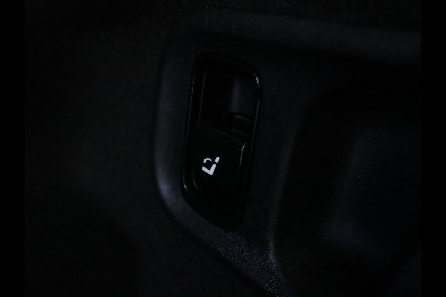 Mercedes-Benz C-Klasse 300 e AMG Plug-In Hybride | Panoramadak | Lichtmetalen velgen | Parking support met camera achter | Navigatie | Inclusief 24 maanden MB Certified garantie voor Europa.