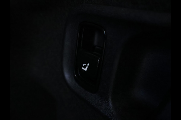 Mercedes-Benz C-Klasse 300 e AMG Plug-In Hybride | Panoramadak | Lichtmetalen velgen | Parking support met camera achter | Navigatie | Inclusief 24 maanden MB Certified garantie voor Europa.