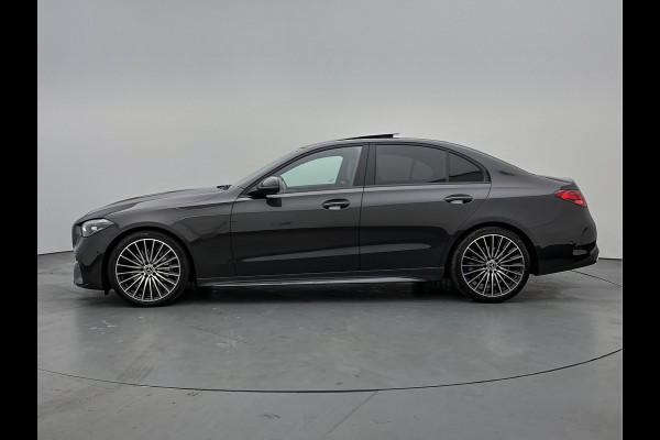 Mercedes-Benz C-Klasse 200 Launch Edition AMG Line | Multispaaks lichtmetalen velgen | Panoramadak | Navigatie | Parking support met camera achter | Inclusief 24 maanden MB Certified garantie voor Europa.