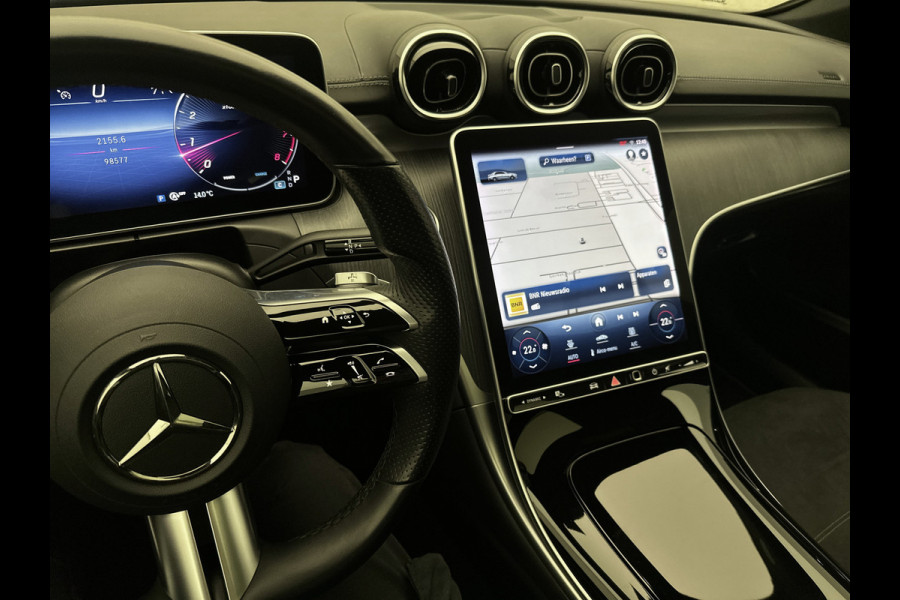 Mercedes-Benz C-Klasse 200 Launch Edition AMG Line | Multispaaks lichtmetalen velgen | Panoramadak | Navigatie | Parking support met camera achter | Inclusief 24 maanden MB Certified garantie voor Europa.